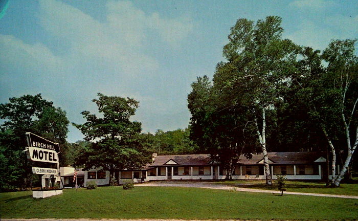 Birch Hill Motel (White Birch Motel, Perrins Motel) - Old Postcard (newer photo)